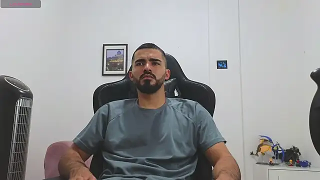 Massimoo_07 Live XXX-Chat