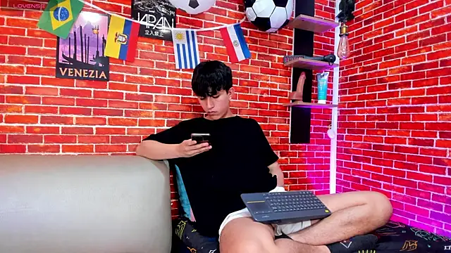 Hoot_boyss_'s Live XXX Chat
