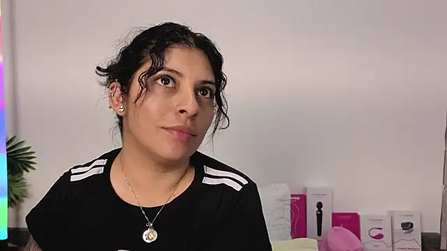 Iam_Issaa's Live XXX Chat