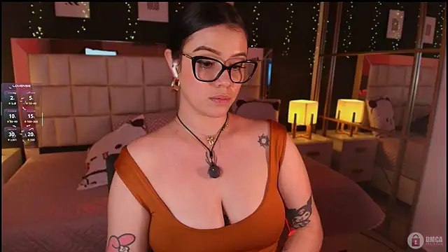 emmy_wattsoon's Live XXX Chat