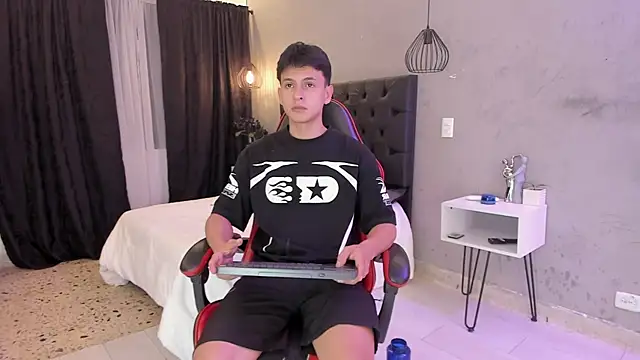 zam_noir Adlı Modelin Canlı XXX Sohbeti