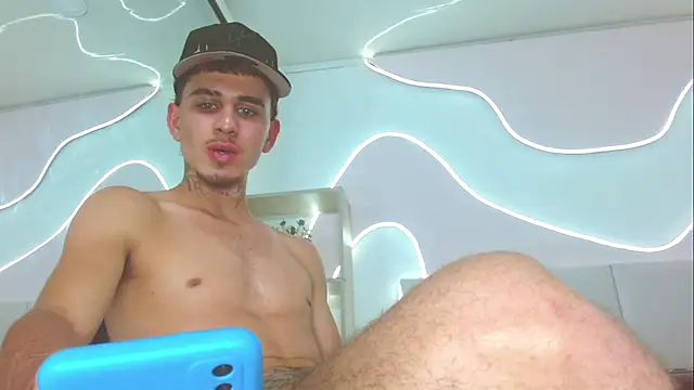 DanntheStiff Adlı Modelin Canlı XXX Sohbeti