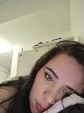 AdelinaJude – Naživo XXX chat