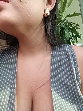 Julieth_hot-69 – Naživo XXX chat