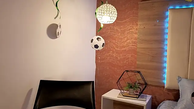 Chat +18 de AgnesIvanova ao vivo