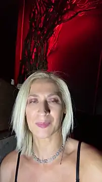 HOTLadyluna Chat XXX live