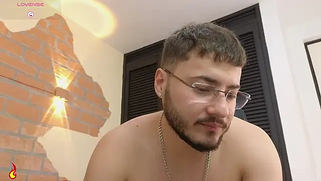 Brandon_01のライブXXXチャット