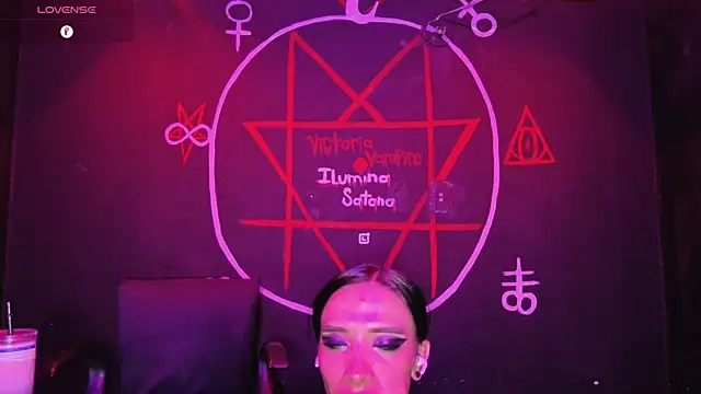 Victoriavampire666 Adlı Modelin Canlı XXX Sohbeti