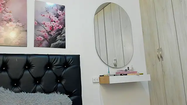 pinky_f00xn Live XXX chat