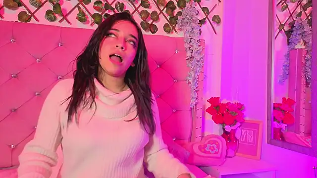 Kira-Berry Live XXX-chat