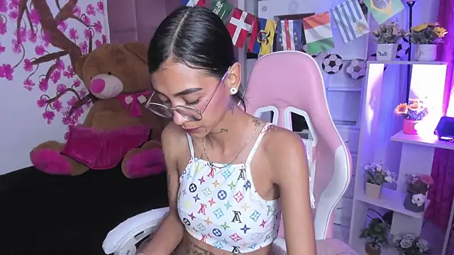 KarlaSlutSkinny__ Chat XXX in diretta