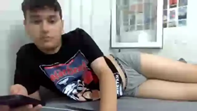 imjustaboyy1 Chat XXX in diretta