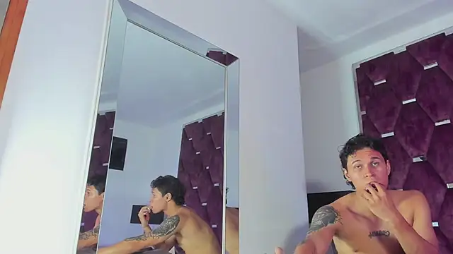 TonyBenedetti Adlı Modelin Canlı XXX Sohbeti