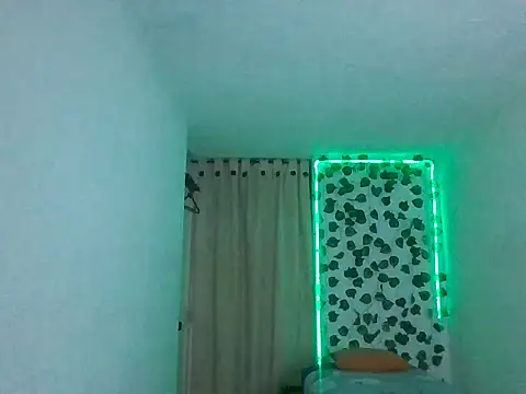 SexDiffrent Adlı Modelin Canlı XXX Sohbeti