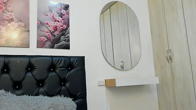 pinky_f00x's Live XXX Chat