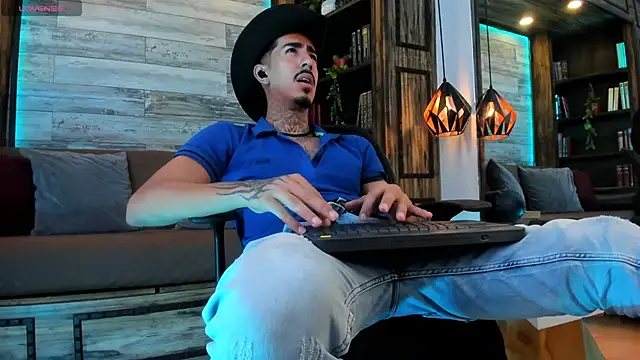 Donovan_Desmond Live XXX-chat