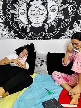 emily_n_abby Live XXX-Chat