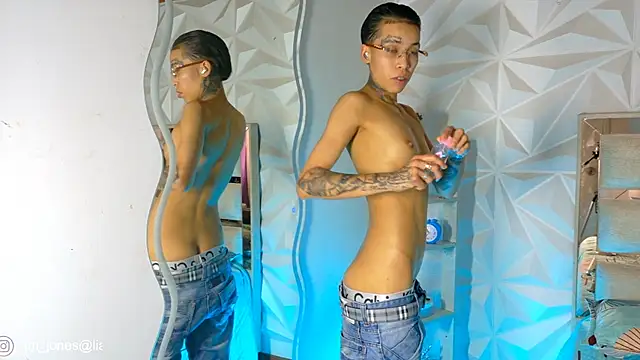 Jonesliam23's Live XXX Chat