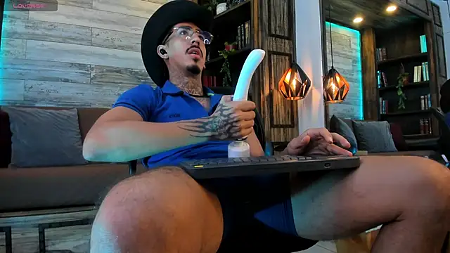 Donovan_Desmond Live XXX-Chat