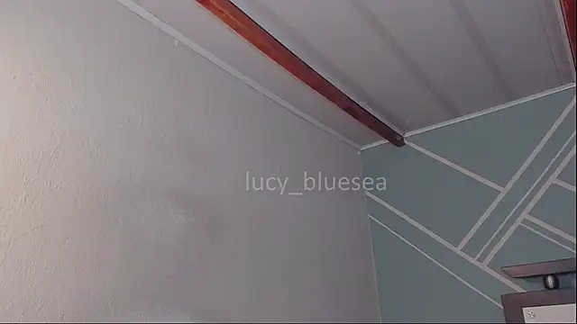 Lucy-Bluesea Chat XXX live
