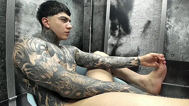Gury_tattoo Chat XXX in diretta