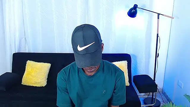 XXX chat uživo modela alexaandro18