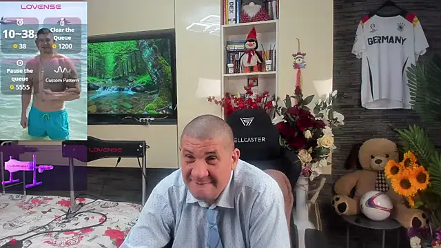 SpartacusDaddy48 Adlı Modelin Canlı XXX Sohbeti