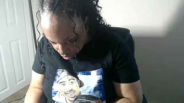 Chat +18 de Sexymona1218 ao vivo