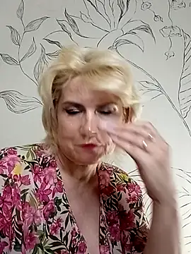 Catty_Lady Adlı Modelin Canlı XXX Sohbeti