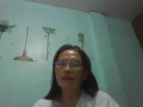 momshe2026's Live XXX Chat