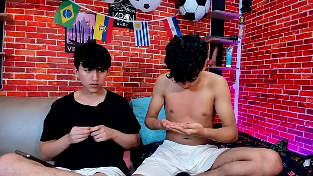 Hoot_boyss_ live XXX chat