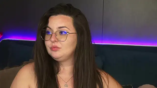 Mia_Swano Adlı Modelin Canlı XXX Sohbeti