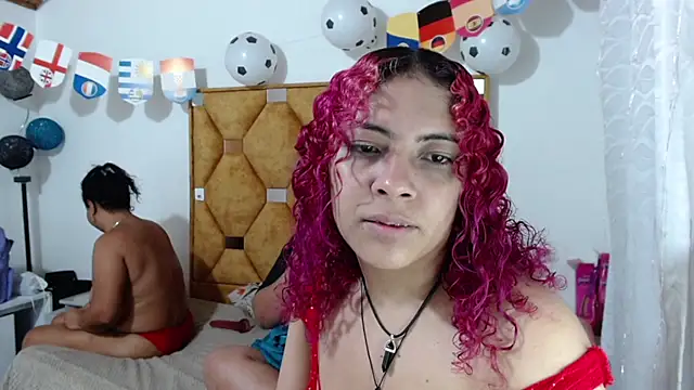 HOTTGIRLSCURVYS Chat XXX in diretta