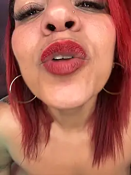 Chat +18 de EmmaHot ao vivo