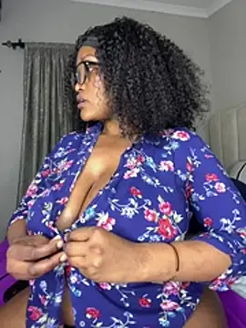 Chat XXX en directo de Bustygoddess32