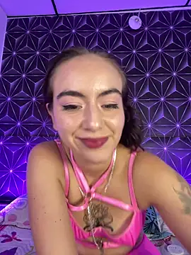 צ'אט XXX בשידור חי של MelanyyJhonson15