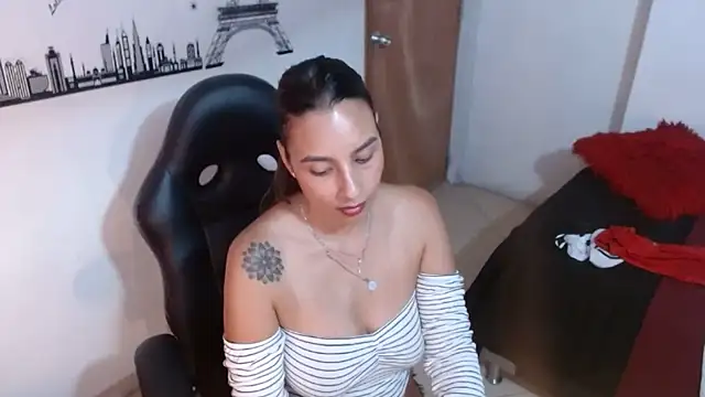 צ'אט XXX בשידור חי של mykaelahoney