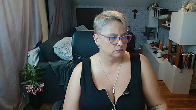 bigtits4you Adlı Modelin Canlı XXX Sohbeti