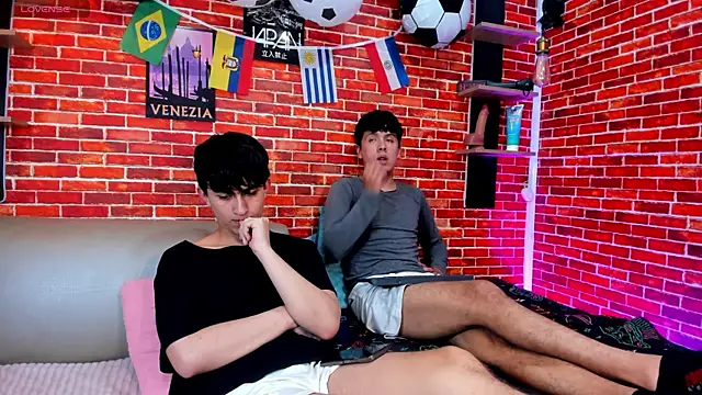 Hoot_boyss_ Chat XXX in diretta