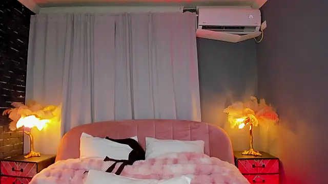 AmedeeaBanks' Live XXX Chat