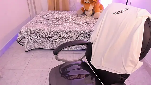 Aron_Boyy Adlı Modelin Canlı XXX Sohbeti