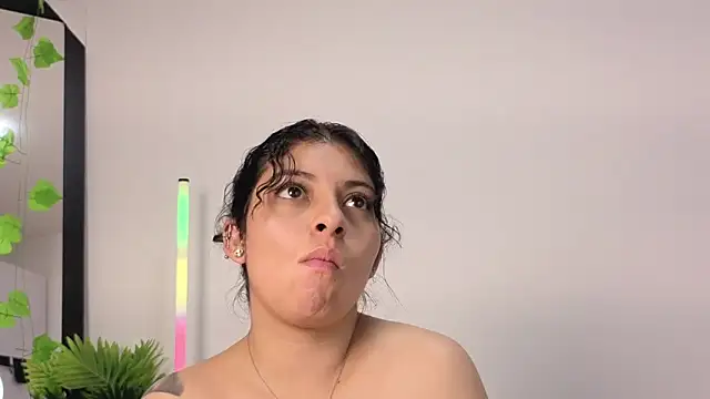 Iam_IssaaのライブXXXチャット
