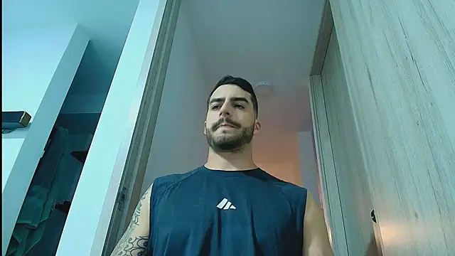 Chat XXX ao vivo de thomas_gun