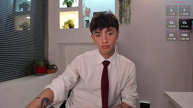 Tomy_Rox Adlı Modelin Canlı XXX Sohbeti
