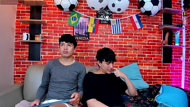 Czat XXX na żywo – Hoot_boyss_
