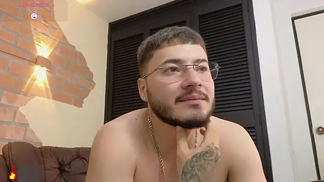 Brandon_01 Live XXX-Chat