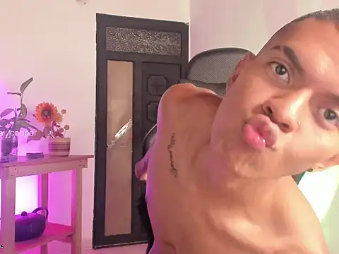 Chat +18 de sai_cooper ao vivo