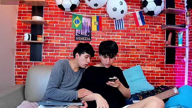 Chat XXX en directo de Hoot_boyss_
