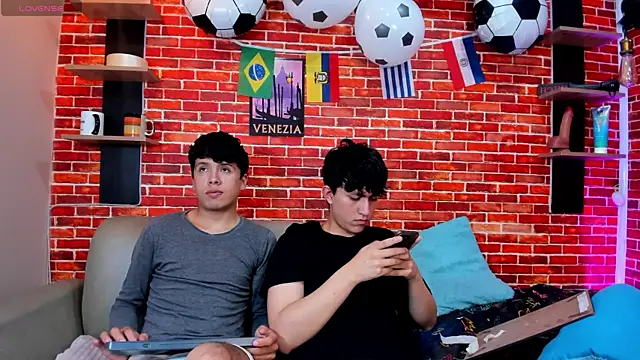 Živý XXX chat Hoot_boyss_