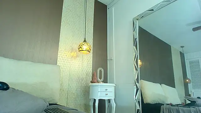 Tiifany_Baker élő XXX-chatje